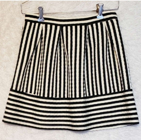 Quilted Striped Pleated Mini Skirt - Picture 6 of 9